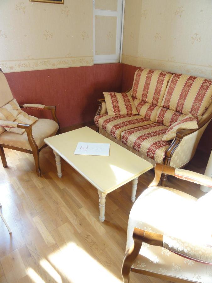 Logis Manoir De La Giraudiere Beaumont-en-Véron Екстериор снимка