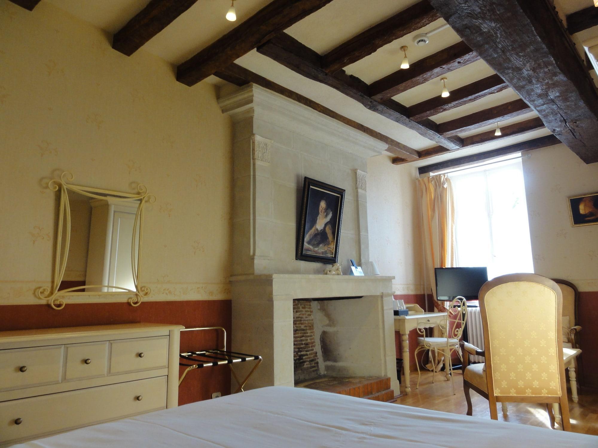 Logis Manoir De La Giraudiere Beaumont-en-Véron Екстериор снимка