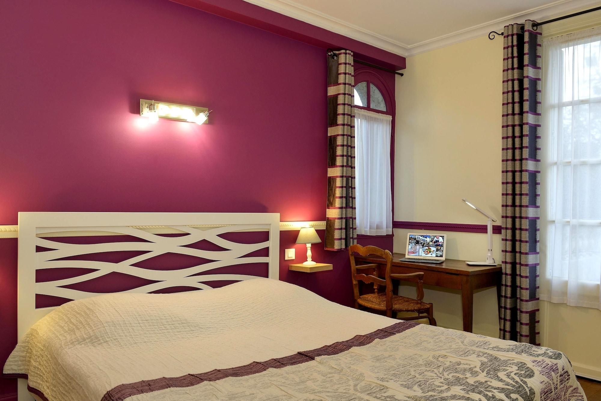 Logis Manoir De La Giraudiere Beaumont-en-Véron Екстериор снимка