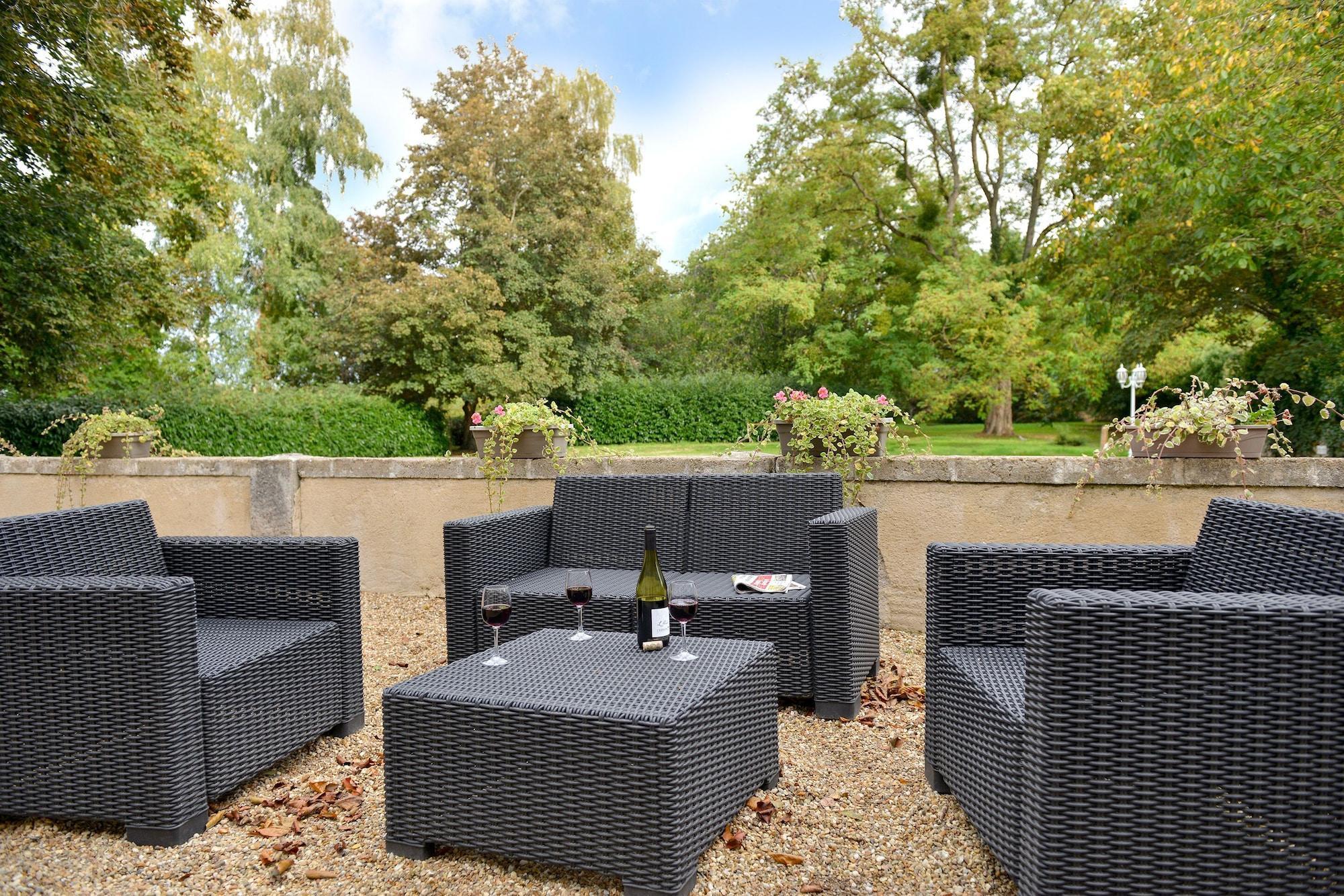 Logis Manoir De La Giraudiere Beaumont-en-Véron Екстериор снимка
