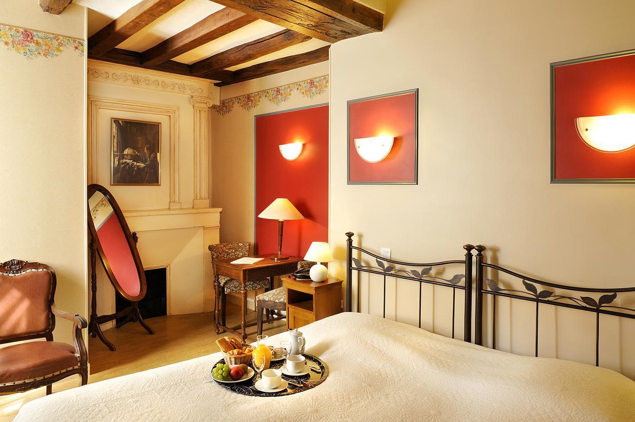 Logis Manoir De La Giraudiere Beaumont-en-Véron Екстериор снимка
