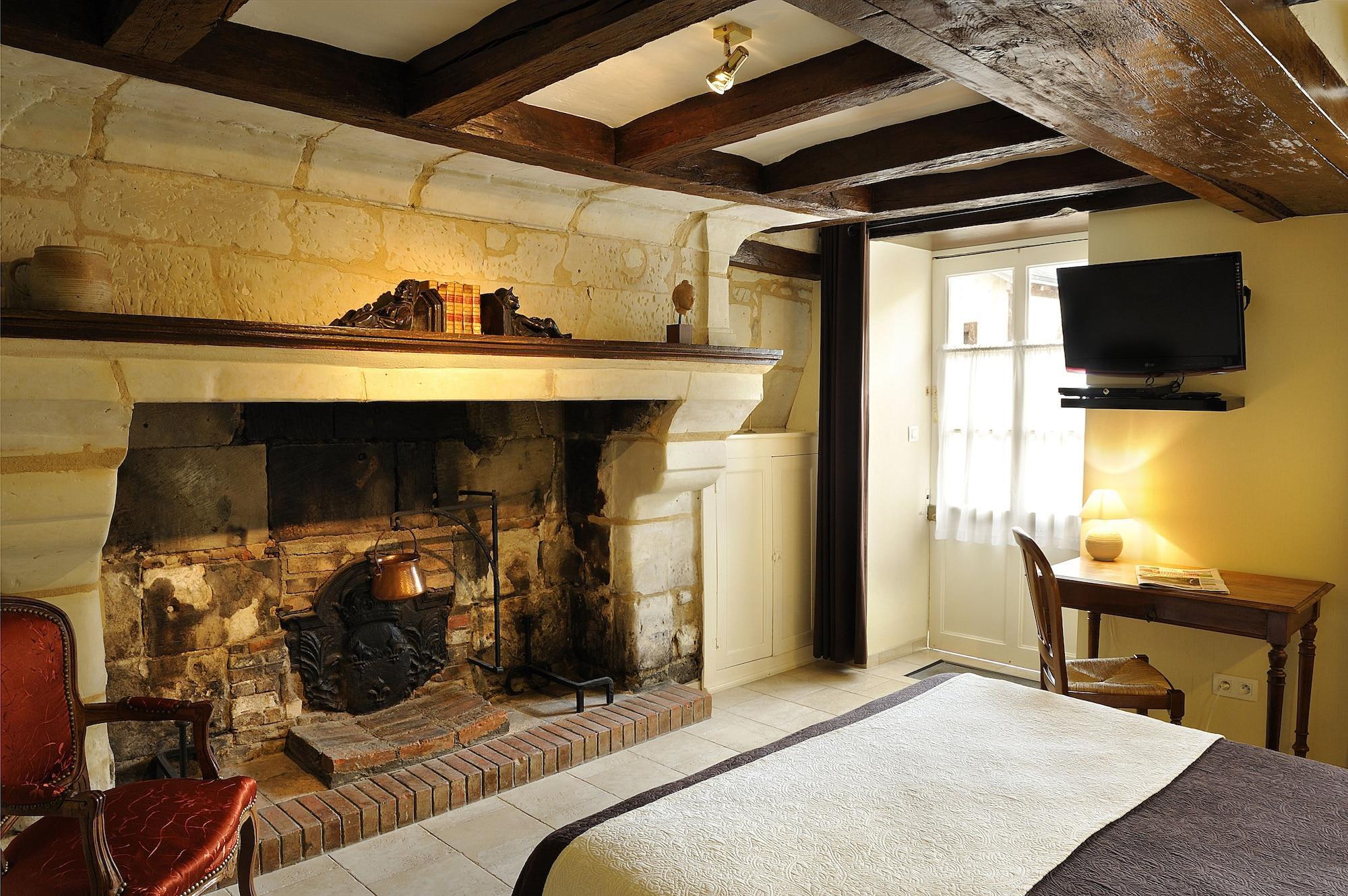 Logis Manoir De La Giraudiere Beaumont-en-Véron Екстериор снимка