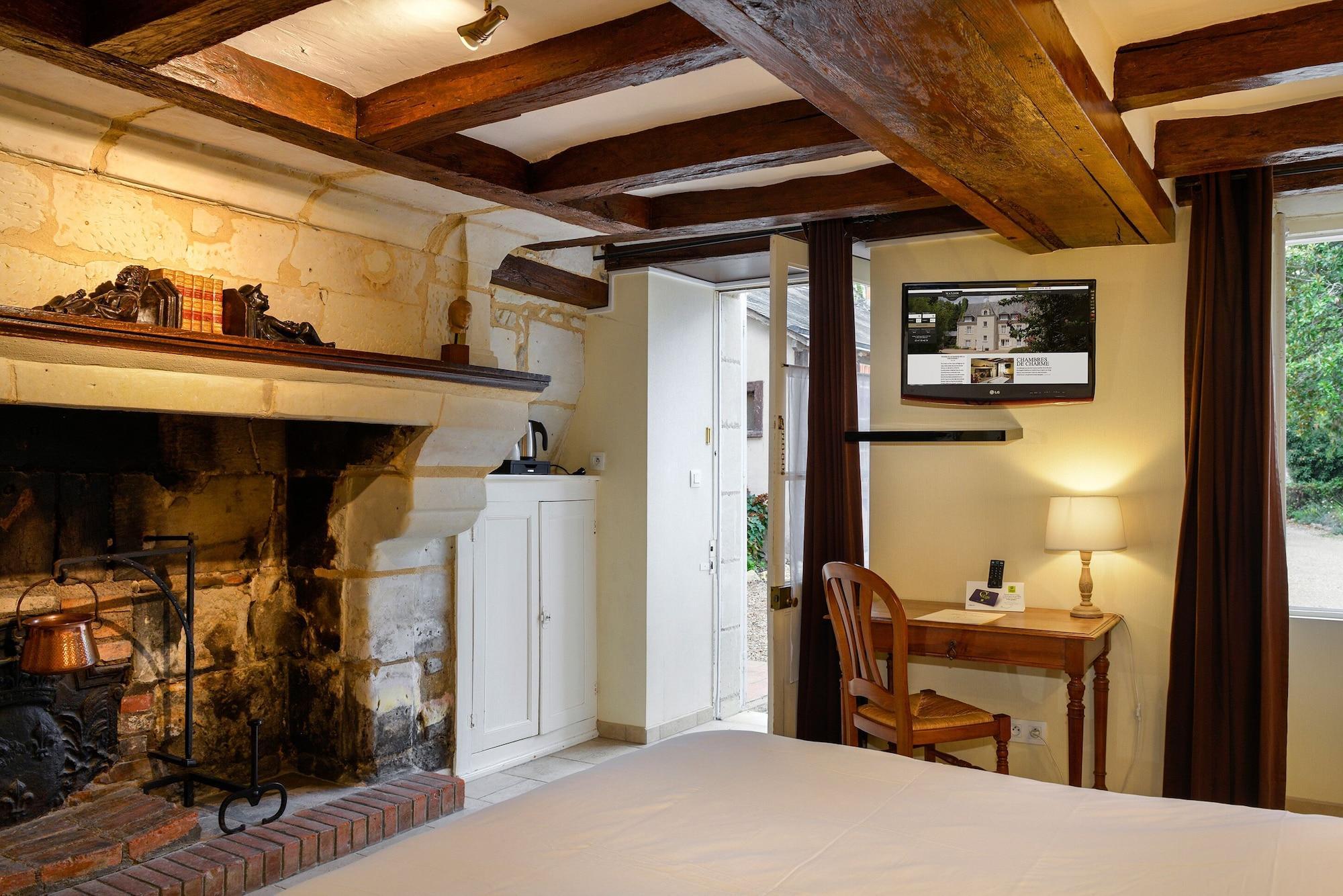Logis Manoir De La Giraudiere Beaumont-en-Véron Екстериор снимка