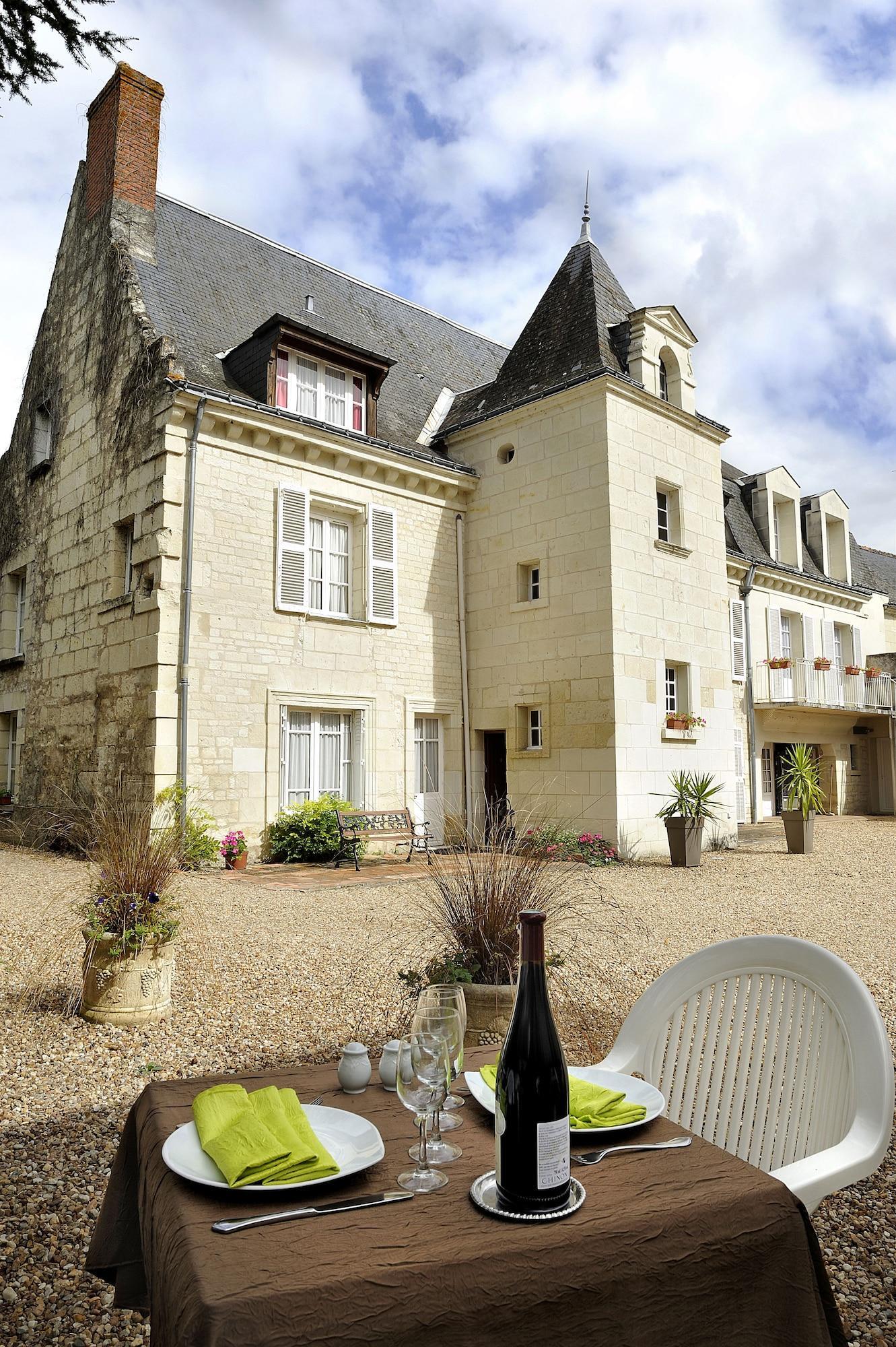 Logis Manoir De La Giraudiere Beaumont-en-Véron Екстериор снимка