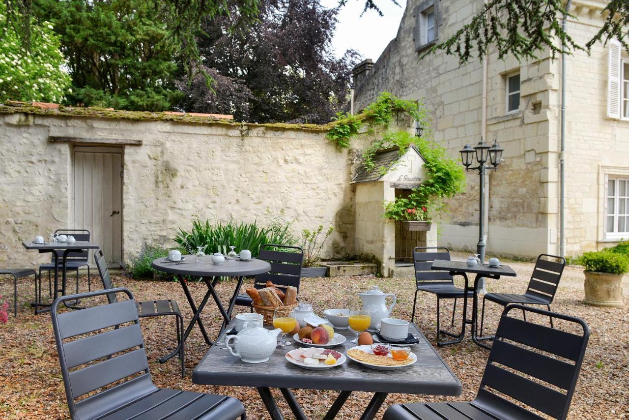 Logis Manoir De La Giraudiere Beaumont-en-Véron Екстериор снимка