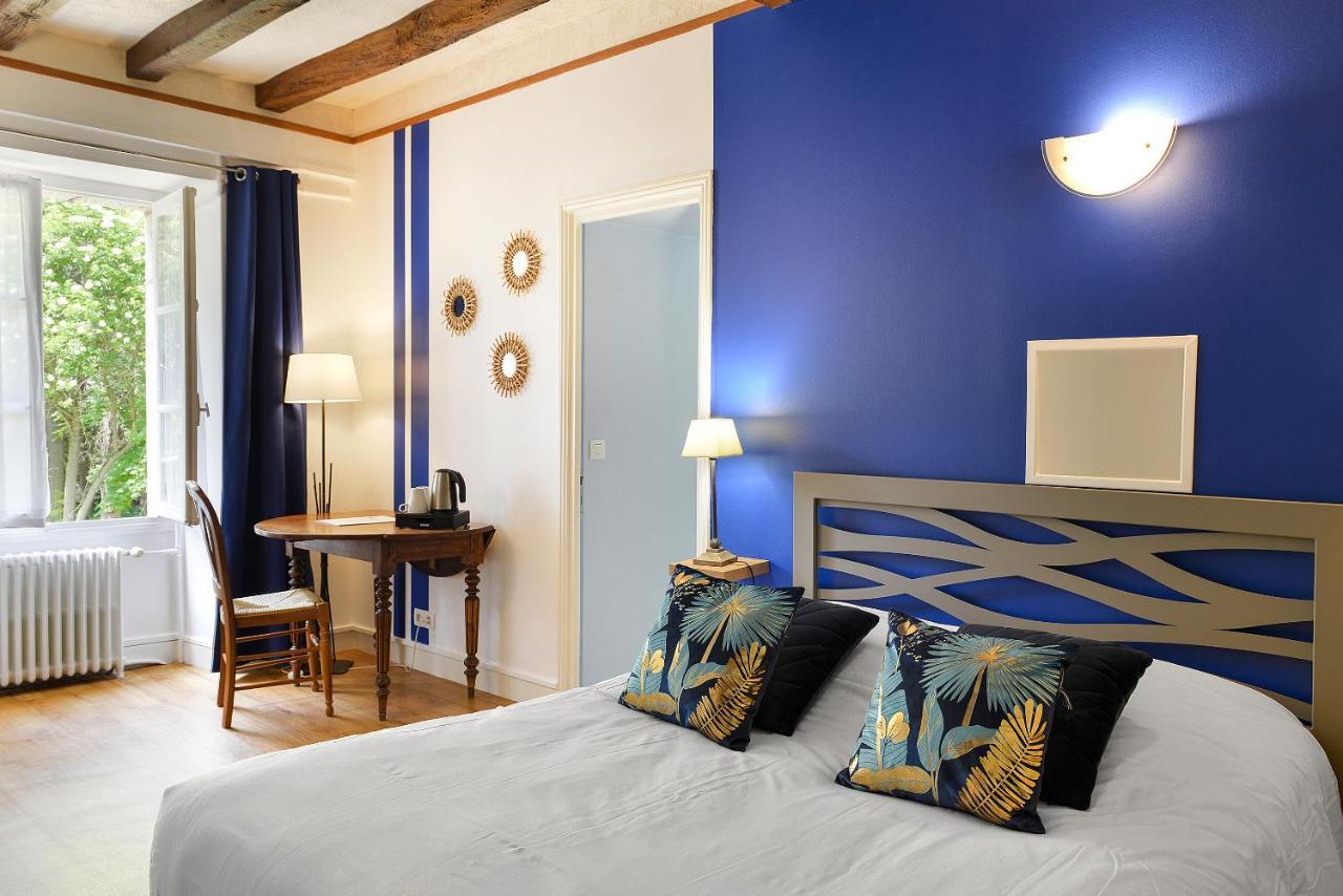 Logis Manoir De La Giraudiere Beaumont-en-Véron Екстериор снимка