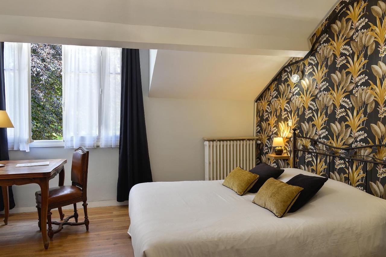 Logis Manoir De La Giraudiere Beaumont-en-Véron Екстериор снимка