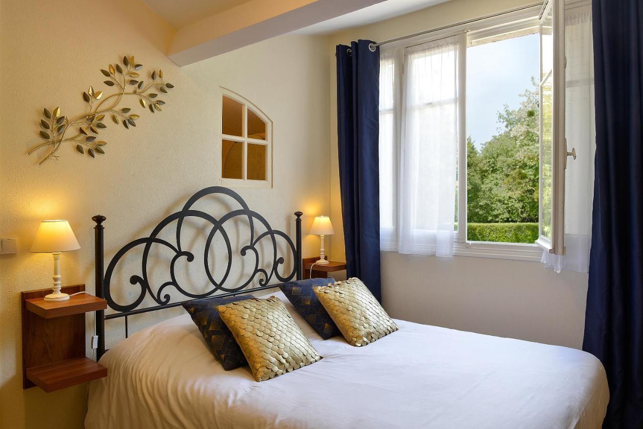 Logis Manoir De La Giraudiere Beaumont-en-Véron Екстериор снимка