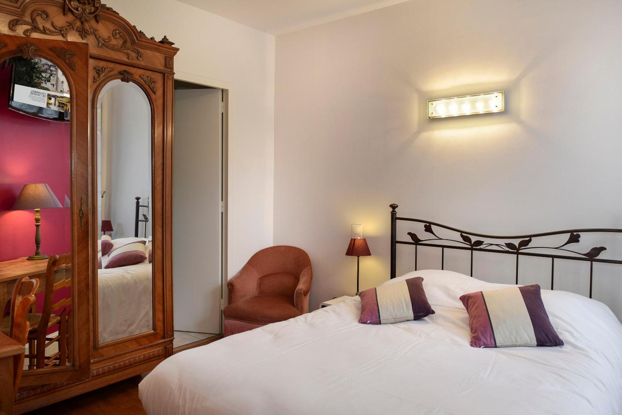 Logis Manoir De La Giraudiere Beaumont-en-Véron Екстериор снимка